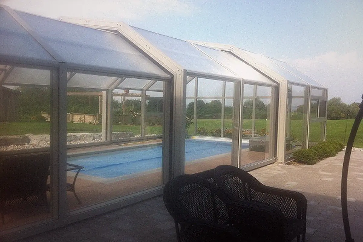Exemple pour l'installation d'un abri de piscine